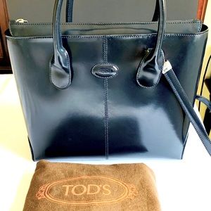 Italian Tod’s iconic D-bag large tote shoulder bag shiny real leather navy blue